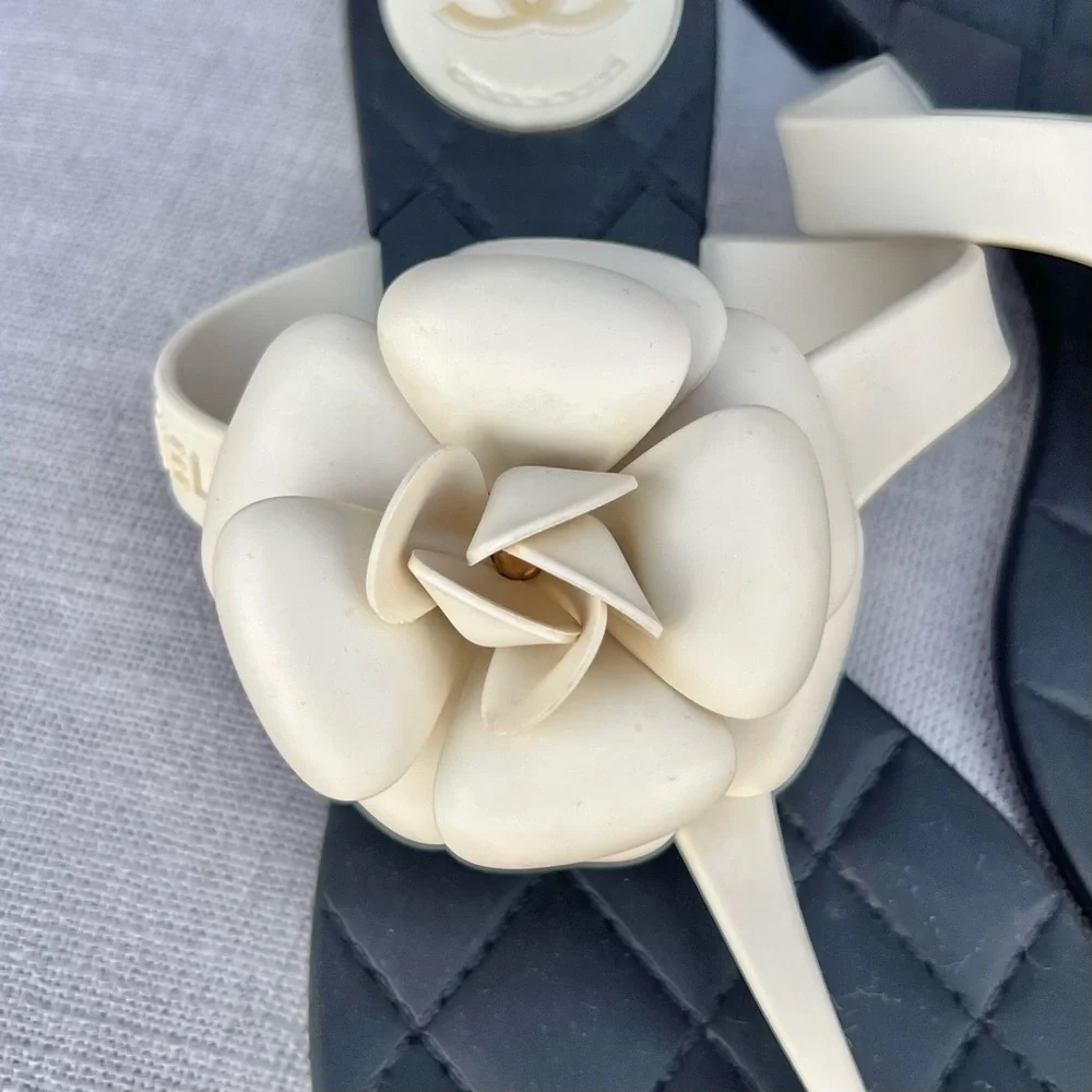 CHANEL Camellia Rubber Flat
Thong Sandals Flip Flops Black x
White - Picture 4 of 7